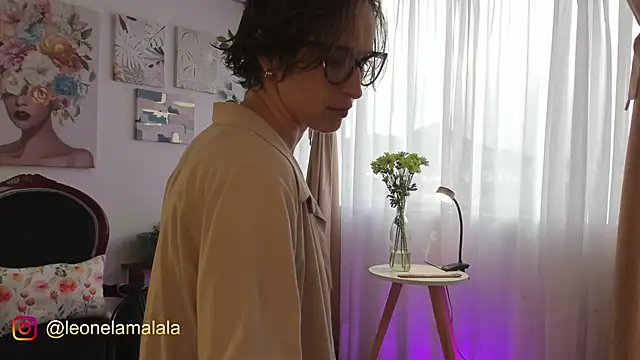 Snapshot of cuddlingbunny chatting on November 2025 09:40:02 PM cuddlingbunny online show from November 2025 09:40:02 PM