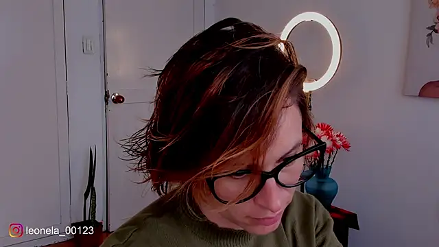 cuddlingbunny online show from December 2025 06:32:01 PM