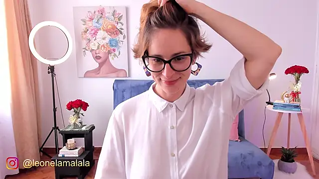 Snapshot of cuddlingbunny chatting on October 2025 03:58:02 PM cuddlingbunny online show from October 2025 03:58:02 PM