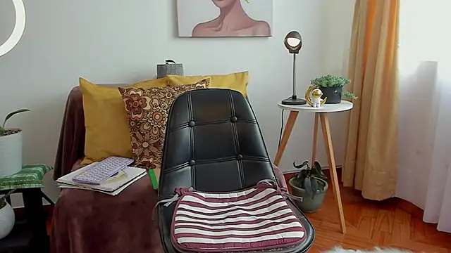 Snapshot of cuddlingbunny chatting on March 2025 02:58:01 PM cuddlingbunny online show from March 2025 02:58:01 PM