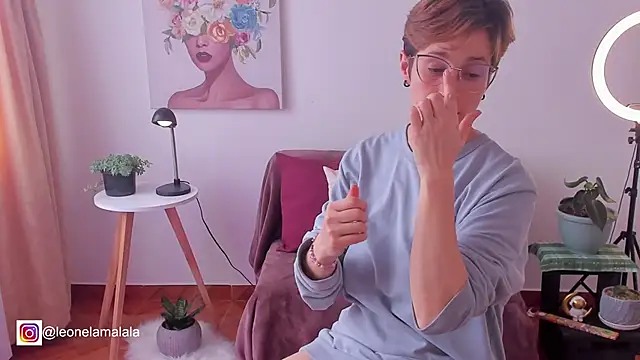 Snapshot of cuddlingbunny chatting on March 2025 06:53:01 PM cuddlingbunny online show from March 2025 06:53:01 PM