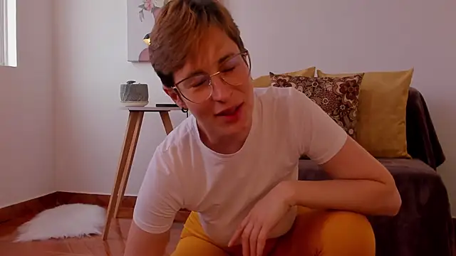 Snapshot of cuddlingbunny chatting on February 2025 09:20:02 PM cuddlingbunny online show from February 2025 09:20:02 PM