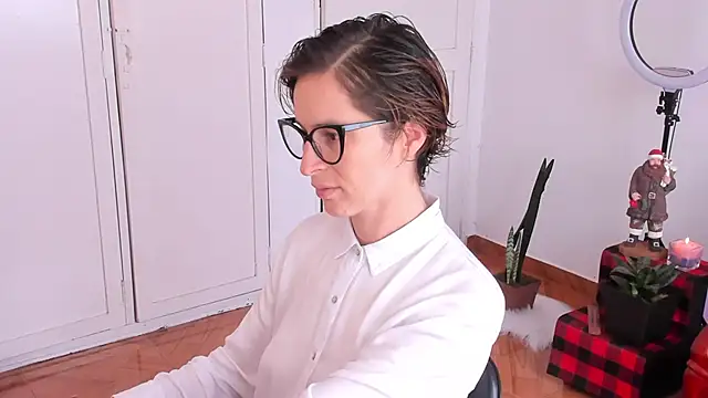 Snapshot of cuddlingbunny chatting on November 2025 02:51:01 PM cuddlingbunny online show from November 2025 02:51:01 PM