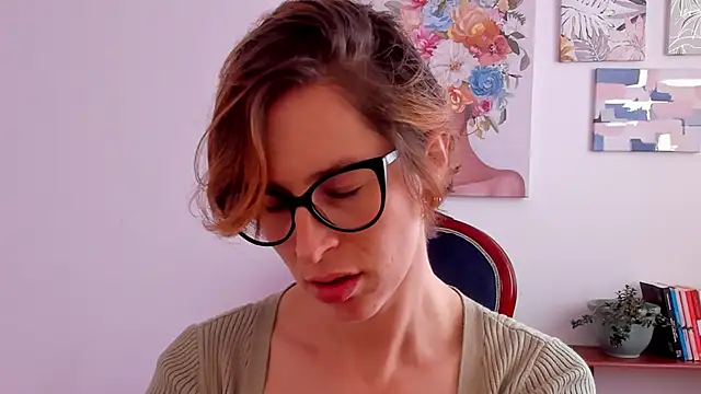 Snapshot of cuddlingbunny chatting on December 2025 05:22:02 PM cuddlingbunny online show from December 2025 05:22:02 PM