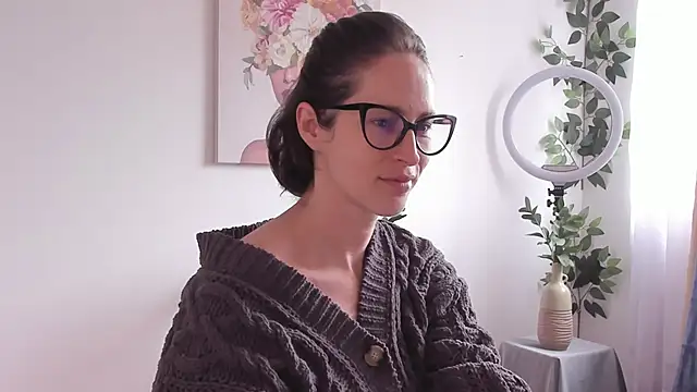 cuddlingbunny online show from March 2026 03:35:02 PM