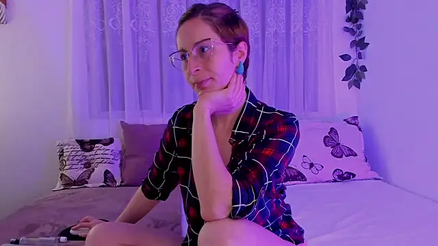 Snapshot of cuddlingbunny chatting on January 2025 05:24:01 PM cuddlingbunny online show from January 2025 05:24:01 PM