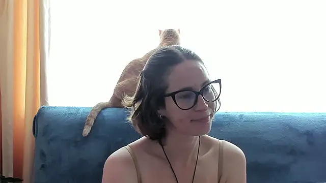 cuddlingbunny online show from April 2026 04:24:02 PM