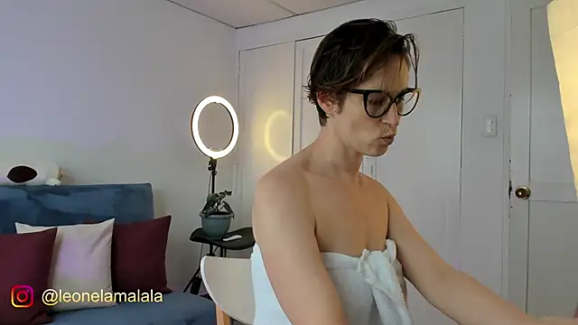 Snapshot of cuddlingbunny chatting on September 2025 08:48:01 PM cuddlingbunny online show from September 2025 08:48:01 PM