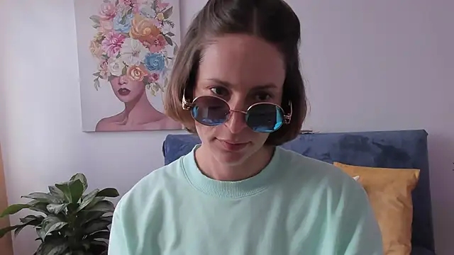 cuddlingbunny online show from March 2026 05:16:01 PM