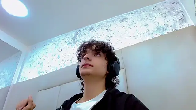 Sr BonnyEthan online show from February 2026 01:00:02 PM