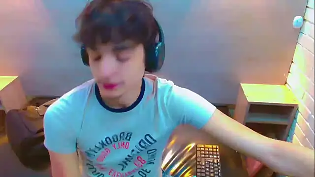 Sr BonnyEthan online show from December 2025 01:48:02 PM