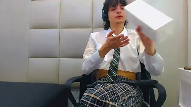 Sr BonnyEthan online show from February 2026 12:49:01 PM