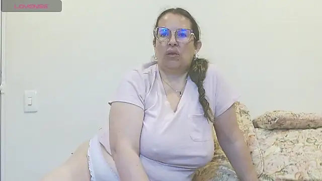 Snapshot of honeyhot_paty chatting on May 2026 03:50:02 AM honeyhot paty online show from May 2026 03:50:02 AM