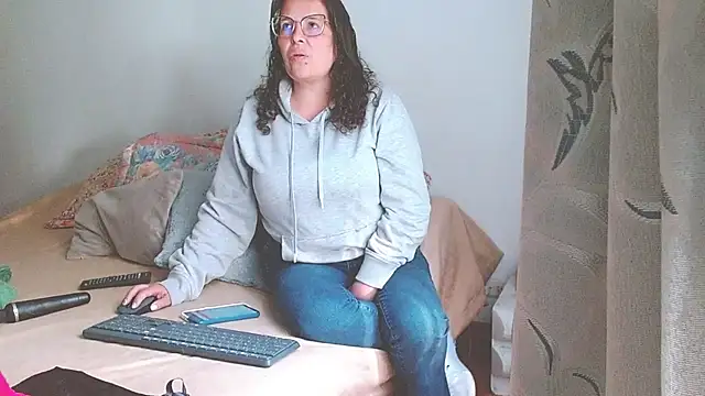 Snapshot of honeyhot_paty chatting on December 2024 09:48:01 PM honeyhot paty online show from December 2024 09:48:01 PM