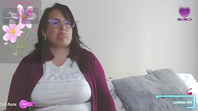 Snapshot of honeyhot_paty chatting on September 2025 07:14:01 PM honeyhot paty online show from September 2025 07:14:01 PM