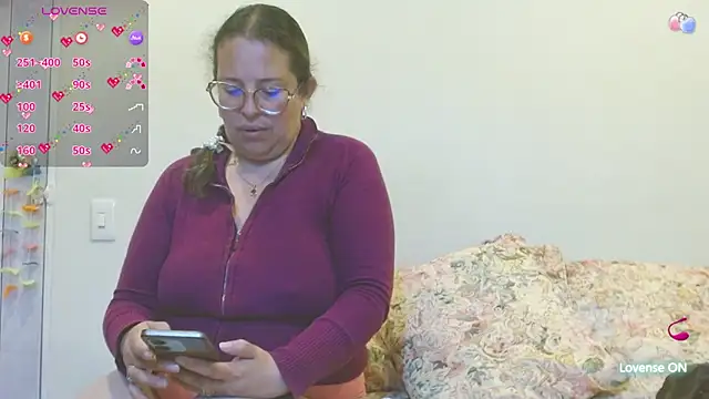 Snapshot of honeyhot_paty chatting on May 2026 03:49:02 AM honeyhot paty online show from May 2026 03:49:02 AM