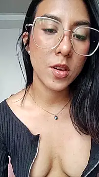 DaraBeckett online show from April 2026 10:13:01 PM