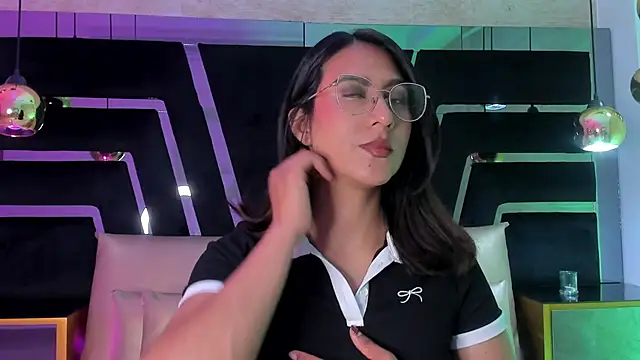 DaraBeckett online show from November 2025 11:58:01 AM