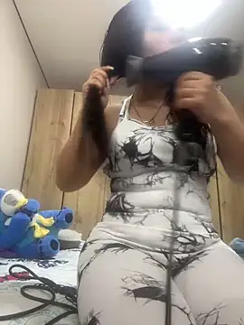 Snapshot of Isa-Jones chatting on December 2025 12:17:02 AM Isa-Jones online show from December 2025 12:17:02 AM