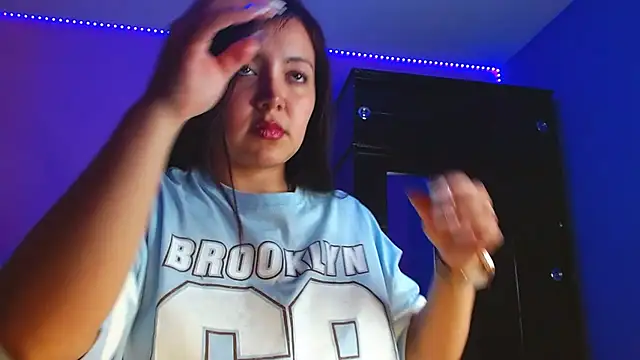 Snapshot of Isa-Jones chatting on December 2025 02:10:02 AM Isa-Jones online show from December 2025 02:10:02 AM