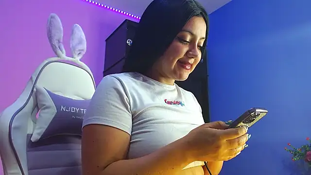 Snapshot of Isa-Jones chatting on October 2025 03:05:02 AM Isa-Jones online show from October 2025 03:05:02 AM