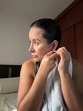 emely sexx20 online show from April 2026 10:00:01 PM