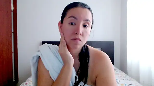 emely sexx20 online show from October 2025 02:18:01 PM