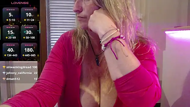 Snapshot of JennaDeluxe chatting on April 2026 10:00:02 AM JennaDeluxe online show from April 2026 10:00:02 AM