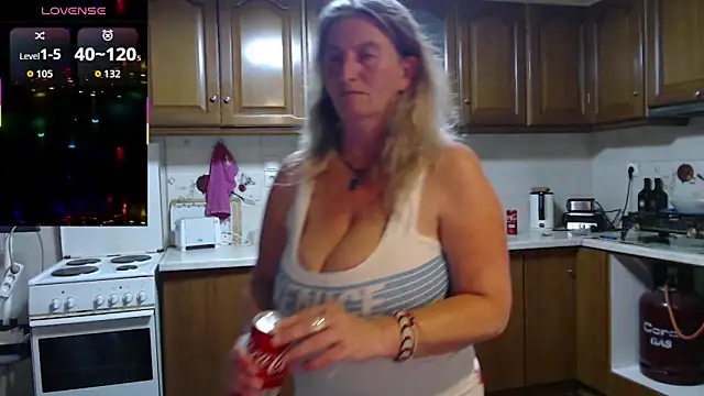 Snapshot of JennaDeluxe chatting on April 2026 08:26:02 PM JennaDeluxe online show from April 2026 08:26:02 PM