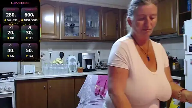 Snapshot of JennaDeluxe chatting on April 2026 09:44:01 AM JennaDeluxe online show from April 2026 09:44:01 AM