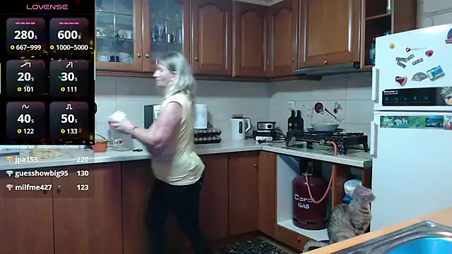 Snapshot of JennaDeluxe chatting on April 2026 10:11:02 AM JennaDeluxe online show from April 2026 10:11:02 AM