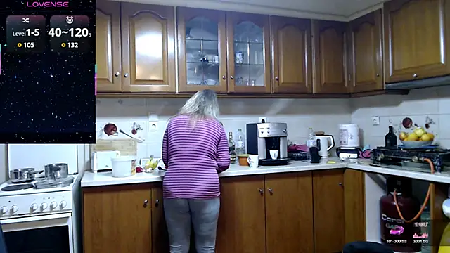 Snapshot of JennaDeluxe chatting on February 2026 06:37:02 PM JennaDeluxe online show from February 2026 06:37:02 PM