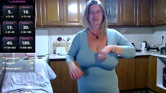 Snapshot of JennaDeluxe chatting on February 2026 07:51:01 AM JennaDeluxe online show from February 2026 07:51:01 AM