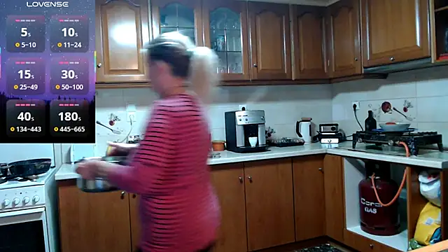 Snapshot of JennaDeluxe chatting on February 2026 06:07:01 PM JennaDeluxe online show from February 2026 06:07:01 PM