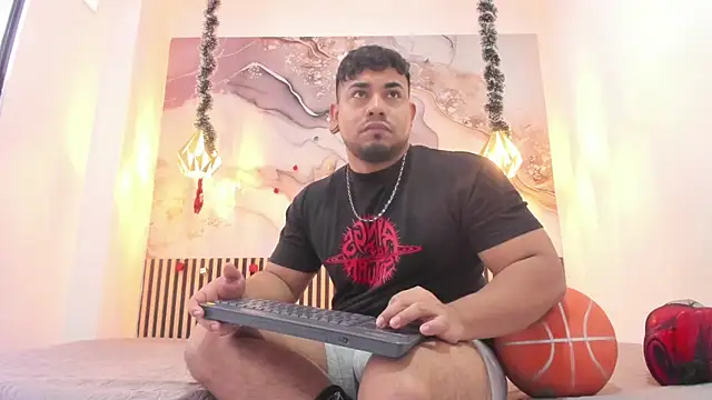 BrianMalonee online show from December 2025 12:41:01 PM