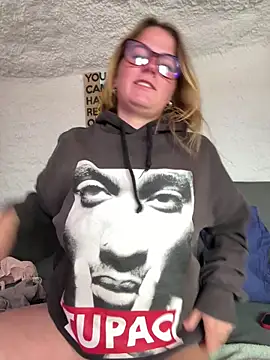 selenaluvv online show from March 2026 11:43:01 AM