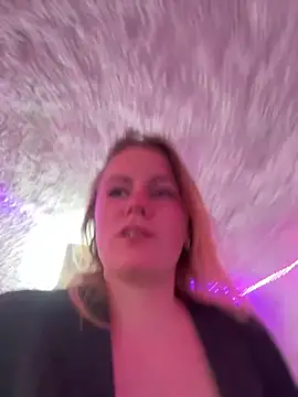 selenaluvv online show from March 2026 03:35:02 PM