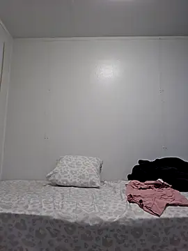 Edw95S online show from May 2026 01:11:02 AM