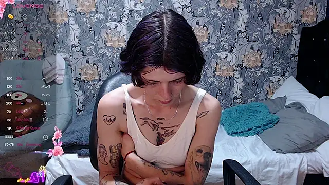Snapshot of pretty_cristal69 chatting on June 2026 10:10:02 PM pretty cristal69 online show from June 2026 10:10:02 PM