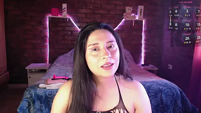 KityEstrover online show from November 2025 12:53:02 PM