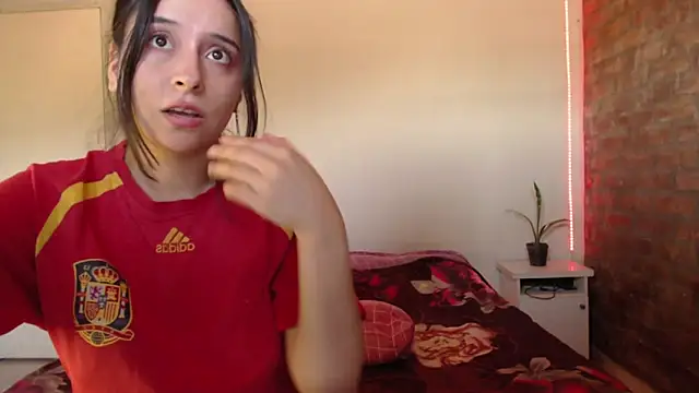 KityEstrover online show from December 2024 03:39:01 PM