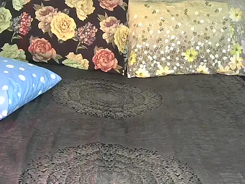 Snapshot of Bella_cute01 chatting on February 2026 05:14:02 AM Bella cute01 online show from February 2026 05:14:02 AM