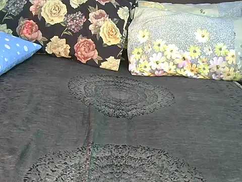 Snapshot of Bella_cute01 chatting on February 2026 04:18:01 PM Bella cute01 online show from February 2026 04:18:01 PM