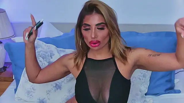 Snapshot of CeylanXO chatting on November 2025 07:44:02 AM CeylanXO online show from November 2025 07:44:02 AM