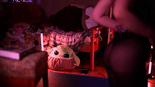 SweetyKitty18 online show from April 2026 05:18:01 PM
