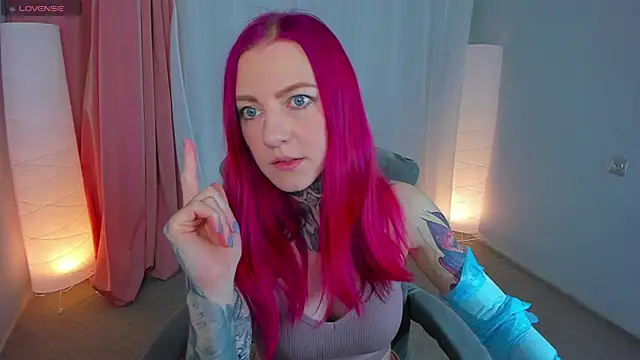 Roxy      online show from February 2025 08:28:02 PM