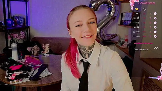 Roxy      online show from October 2025 09:17:01 PM