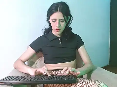 lucydreamm online show from May 2026 12:30:02 AM