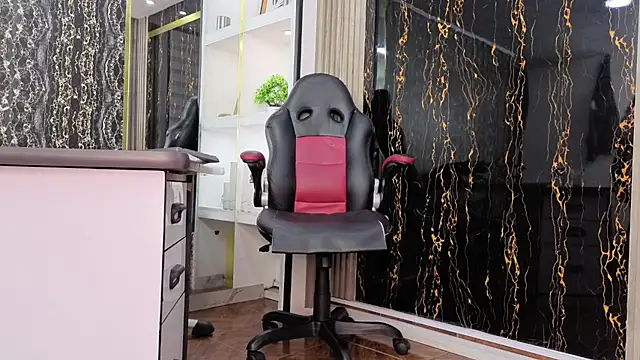 MissEscarleth online show from March 2026 01:54:02 AM