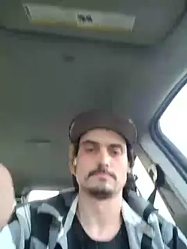 Snapshot of JustTylerr chatting on May 2026 10:00:01 AM JustTylerr online show from May 2026 10:00:01 AM